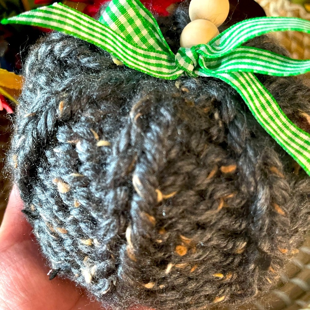 Rustic Hand knitted pumpkins. - Picture 3 of 3